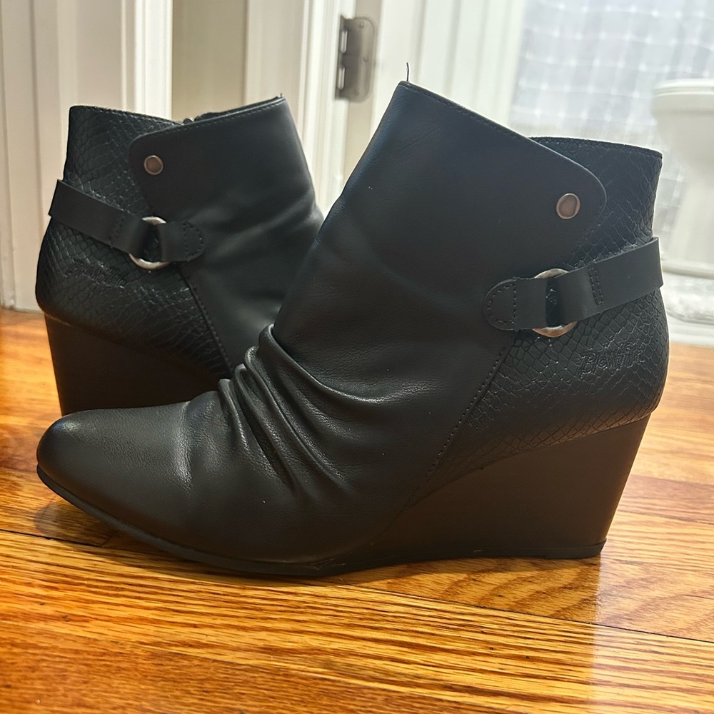 NWOT Blowfish Ankle Wedge Booties - Picture 2 of 16